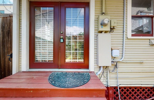 Greater Heights Apartment | Stylish 2nd-floor studio with walkable locale, furnished patio, AC, washer/dryer