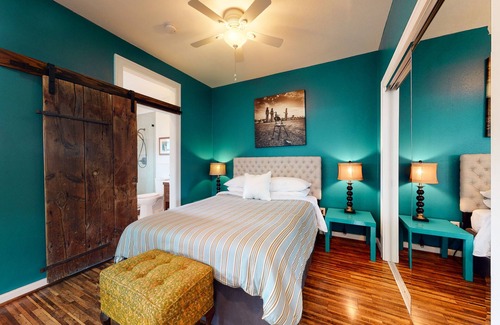 Greater Heights Apartment | Stylish 2nd-floor studio with walkable locale, furnished patio, AC, washer/dryer