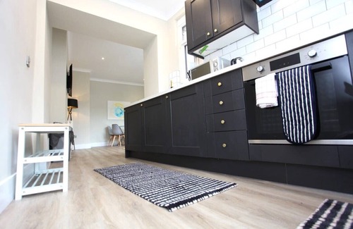 North West Apartment | Stylish 3-Bed Flat in Glasgow