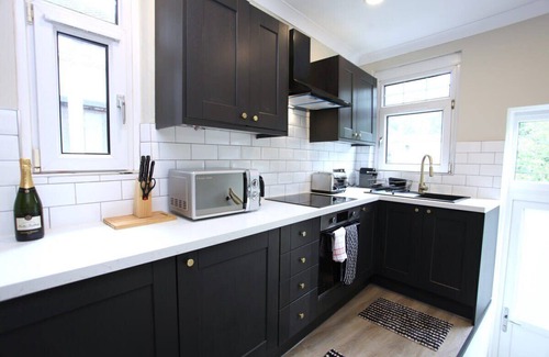 North West Apartment | Stylish 3-Bed Flat in Glasgow