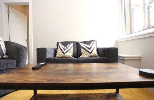 North West Apartment | Stylish 3-Bed Flat in Glasgow