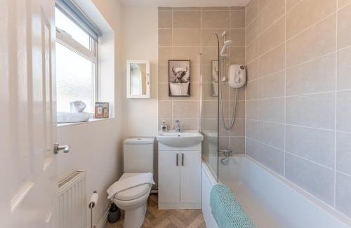 Coventry House | Stylish 3-Bed House near NEC HS2 and BHX Airport