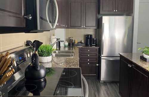 Fort York Condo | Stylish 3-bed Toronto Waterfront Suite. 15 minutes from Union Station
