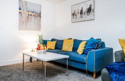 Moffat House | Stylish 3 Bedroom Home for 6 Near Tividale, Oldbury-Free Parking and WiFi, Exclusive Offers Book Quickly!