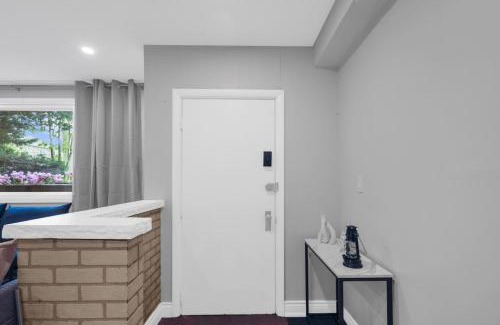 Whitby Apartment | Stylish 3 BR Apt with Free Parking, Wifi and Patio