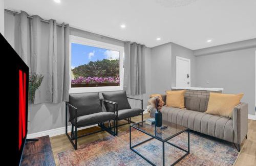 Whitby Apartment | Stylish 3 BR Apt with Free Parking, Wifi and Patio