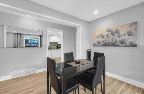 Whitby Apartment | Stylish 3 BR Apt with Free Parking, Wifi and Patio