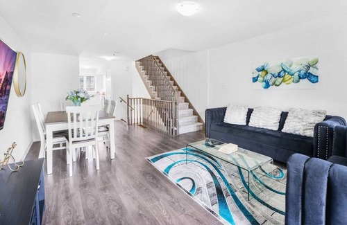 Durham Region House | Stylish 3 BR Townhouse in Oshawa
