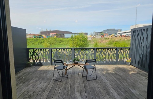 Hamm Apartment | Stylish 3 BR with 2 terraces and parking