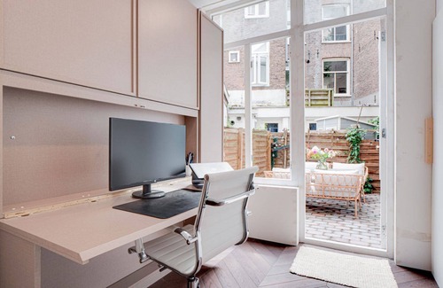 Duivelseiland Apartment | Stylish 3-room apartment with AC, situated in the vibrant De Pijp district.