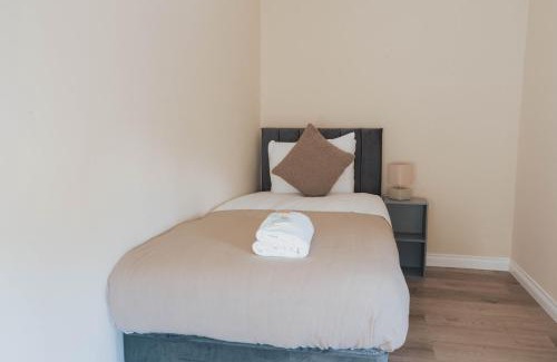 King's Park Apartment | Stylish 3BR Home near Hampden No 264 with Free Parking