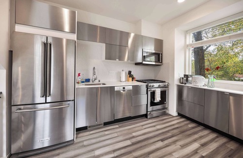 Yesler Terrace House | Stylish 3BR Home Near Swedish Hospital & Downtown