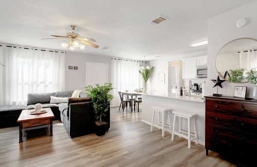 Austin House | Stylish 3BR House with Tesla charger near Tesla HQ