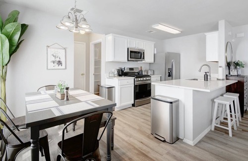 Austin House | Stylish 3BR House with Tesla charger near Tesla HQ