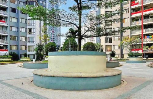 Karet Apartment | Stylish 3BR Rasuna Apt with Pool, Gym,Wi-Fi, Netflix
