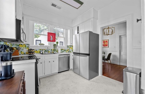 Columbus House | Stylish 3BR Retreat w Porch and garden