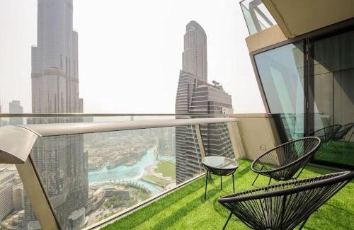 Downtown Dubai Apartment | Stylish 3BR with Balcony Burj Khalifa & Fountain Views Near Dubai Mall