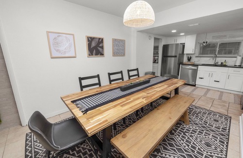 Lakeland House | Stylish 4 Bedroom home with a game room