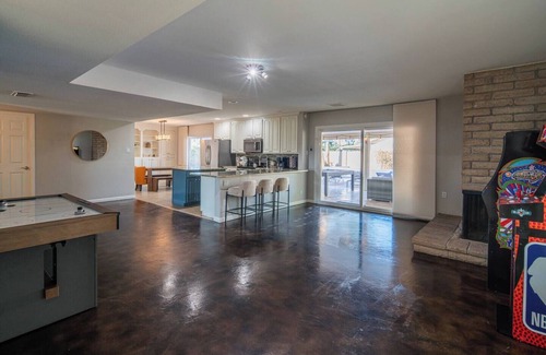 South Scottsdale House | Stylish 4BR Stay w/Pool, Games & Cactus Charm, 7 minutes old town Scottsdale