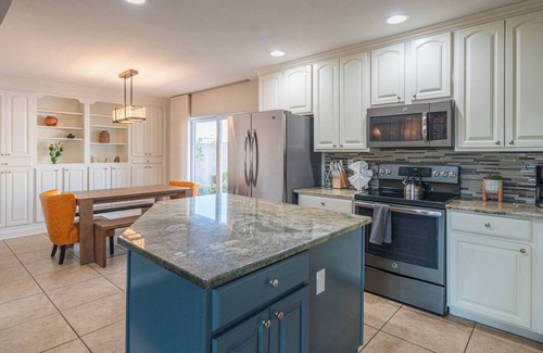 South Scottsdale House | Stylish 4BR Stay w/Pool, Games & Cactus Charm, 7 minutes old town Scottsdale