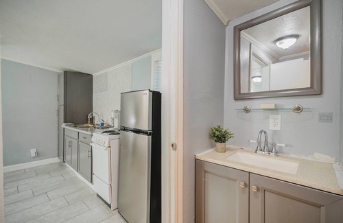 Northside House | Stylish 4BR w/BBQ + Yard Near Museums and restaurants