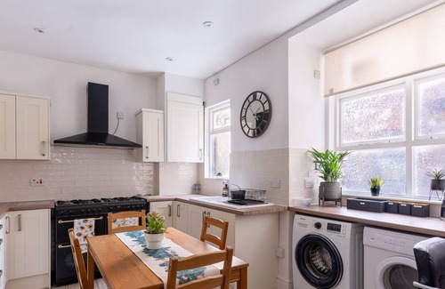 Withington Villa | Stylish 5-Bed Home with Gym and Cinema Room