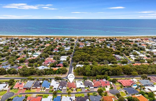 Geographe House | Stylish 5-Bedroom Home Geographe