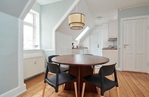 København V Apartment | Stylish 5 Person Apartment in Vibrant Urban Area