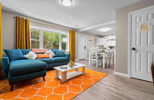 Westside Norwich House | Stylish, 5 Queen Beds, 21mi To Mohegan