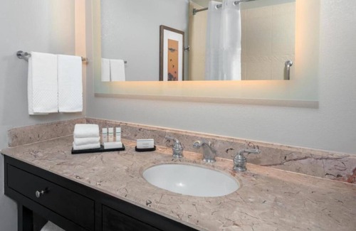 Park Central Hotel | Stylish and Convenient Suite Near Dallas Galleria and Downtown Dallas!
