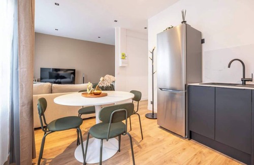 Montrouge Apartment | Stylish and cozy apartment with balcony
