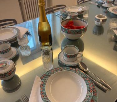 Kallio Apartment | Stylish and spacious 85m2 Hakaniemi Apartment with Market Hall View Next to Metro