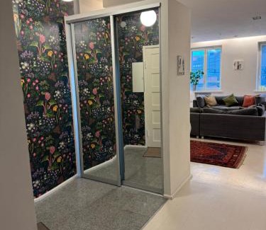 Kallio Apartment | Stylish and spacious 85m2 Hakaniemi Apartment with Market Hall View Next to Metro