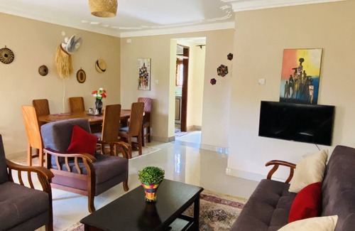 Jinja House | Stylish and spacious apartment less than 10 minutes walk from town center.