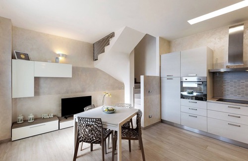 Lonato del Garda Apartment | Stylish apartment with terrace "Lm House - Bilocale Orchidea"