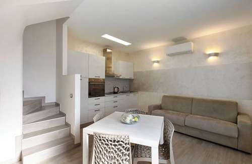 Lonato del Garda Apartment | Stylish apartment with terrace "Lm House - Bilocale Orchidea"