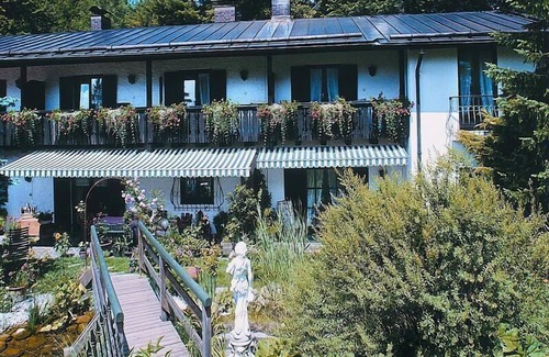 Gmain Apartment | Stylish apartment with beautiful mountain scenery (St5)/Steilhofweg. 65 sqm, south-facing balcony