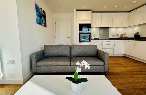Limehouse Apartment | stylish apartment in zone 2