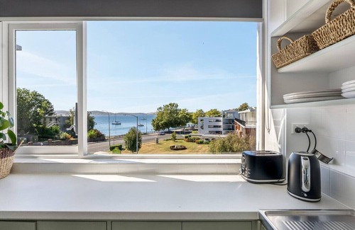 Sandy Bay Apartment | Stylish Apartment w/Bay Views