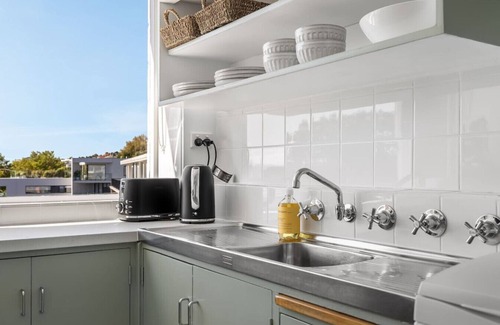 Sandy Bay Apartment | Stylish Apartment w/Bay Views
