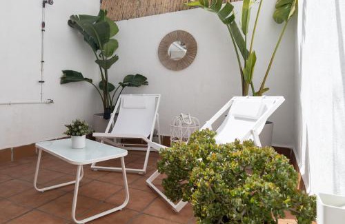 La Font de la Guatlla Apartment | Stylish Apartment with Terrace for Couple or Family