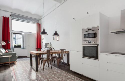 La Font de la Guatlla Apartment | Stylish Apartment with Terrace for Couple or Family
