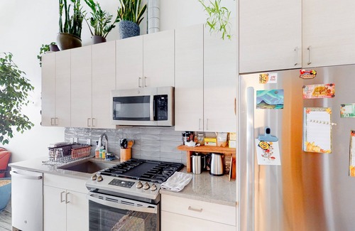 Bozeman Apartment | Stylish apartment with mountainview, balcony, washer/dryer, WiFi, & Netflix