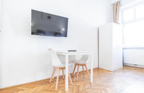 Wieden Apartment | Stylish Apt for Longstays Margareten, Up to 5P