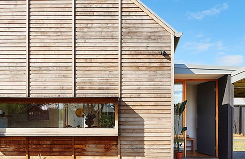 Barwon Heads House | Stylish architectural and pet-friendly home by the river