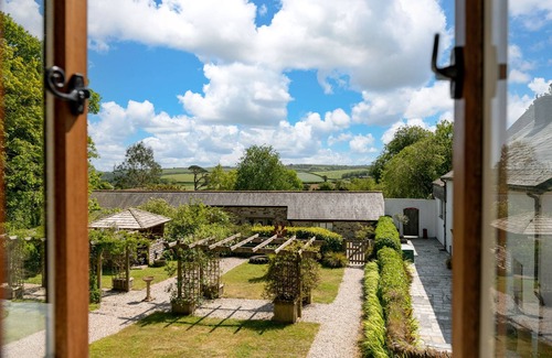 Widegates Cottage | Stylish Barn Conversion, Hot Tub & EV charger - An ideal family and friends get away