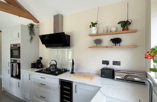 Wellingborough House | Stylish Barn Retreat in Rural Farm Location