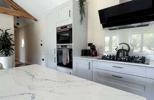 Wellingborough House | Stylish Barn Retreat in Rural Farm Location