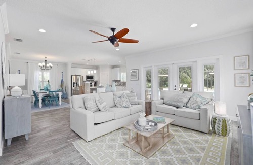 Jacksonville Beach House | Stylish Beach Home with Heated Pool & Relaxing Yard