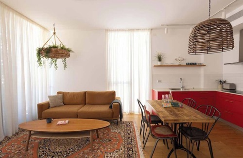 Tel Aviv City Center Apartment | Stylish Beach Getaway Steps from Carmel Market!